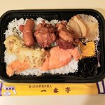 一番亭 - 料理写真:鮭と鶏のからあげ弁当(小盛) 580円