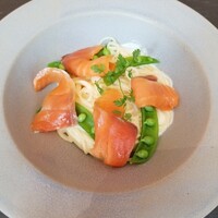 ザ・ボール 小樽 - 自家製スモークサーモンのクリームパスタ