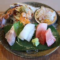 千松しま - ワタリガニ、メバチ鮪、甘鯛昆布締め、アオリイカ、ハゼのお造り(ハゼの卵入り)