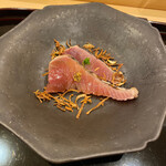 あま木 - 戻り鰹のタタキとエシャロット