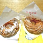 ビアード・パパ - 料理写真:カスタード パリブレスト(左)& プレミアム芳醇生クリーム パリブレスト