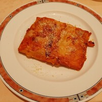 エリオ・ロカンダ・イタリアーナ - 日本サイズなら2人前相当？のボリューミーなラザーニャ、表面には香ばしいパルミジャーノチーズがたっぷり