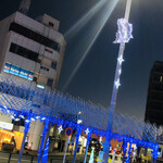 温石 - 鮪が街灯を登っています