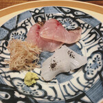 温石 - 奥はクロムツ、手前は障泥烏賊。いずれも駿河湾の旬物です