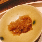 温石 - 新玉ネギの鬼おろしをお酒のアテにそっと出していただきます