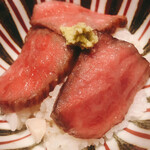 温石 - 四膳目は神戸牛のシンシンを乗っけます