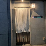 RODEO - 白い暖簾が目印