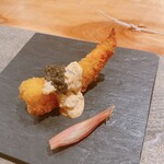 長谷川 稔 - 天然の車海老のカツにタルタルソースとキャビアを乗せて
