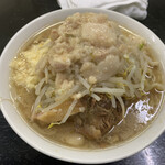 ラーメン二郎 - 小ブタマシ、麺ヤサイ少なめ、ニンニク、アプラ、　カラメ