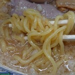 ラーメン めん丸 - 麺は普通の太さ