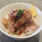 麺屋 しん道 - 炙りチャーシューご飯  タレも美味しい❕