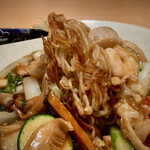 みこころ 無添加チャイナ935 - シッカリと焼き切っちょる♥ 　とろみ中華スープに浸ってるのに… 　パリパリ感がつおい