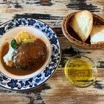 Bistro Vignon - Lunchのオリジナルハンバーグステーキとパン