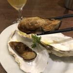 Shi-Fu Doresutoran Ando Ba Esuke Sebun - 牡蠣の燻製