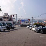 亀正くるくる寿司 - 駐車場