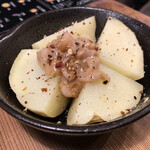 創作酒場 三頭心 - じゃが塩辛480円