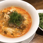 創作麺工房 鳴龍 - 担担麺900円とパクチー100円