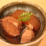 季節料理 よし野 - お通し（ブリ大根）