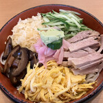 更科 - 言われなければ、これが「冷やしたぬきそば」とは思えないかも…