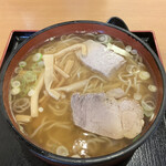 更科 - 「中華そば」も相変わらずいいお出汁のスープです♪