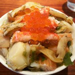 灼味噌らーめん 八堂八 - 週末限定飯 特別バージョン 八堂八海宝漬(限定15食) 500円、内容は「サーモン」「イカ」「ホタテ」「メカブ」「トビッ子」「カニ」「イクラ」「アワビの塩辛」になります