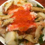 灼味噌らーめん 八堂八 - 週末限定飯 特別バージョン 八堂八海宝漬(限定15食) 500円、内容は「サーモン」「イカ」「ホタテ」「メカブ」「トビッ子」「カニ」「イクラ」「アワビの塩辛」になります