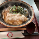 麺処　よしだや - ﾜﾀｼの山菜山かけうどん。うどんは固めです。出し汁が濃い!!