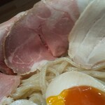 わ河馬 - 2種のチャーシューは、レアチャにバラチャ