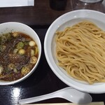 Taihou Shouten - 着丼した、つけ麺。麺は上だけ。したは固まりになっている