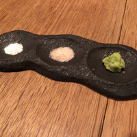鶏一途 - 2種の塩と山葵は刺身用