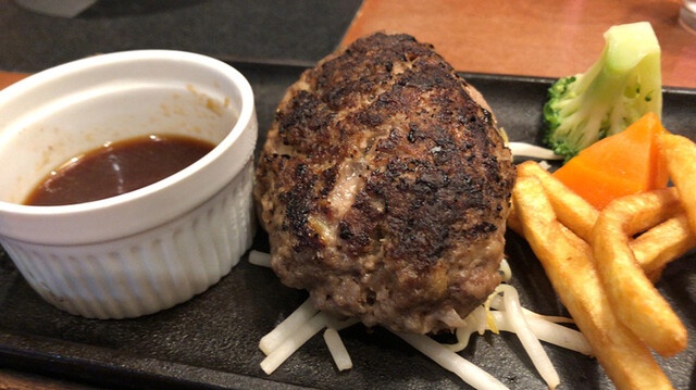 ステーキのスペルの E が1個多いステーキ ハンバーグ屋さん By Planet Earth ステーキとハンバーグ ミートン 朽網本店 朽網 ステーキ 食べログ