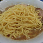 煮干し中華そば 一剣 - 麺の色が鮮やか