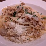 Torattoria Rau Raitariko Piatthino - 鶏もも肉とごぼう 香味野菜のラグービアンコ