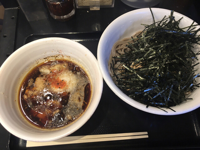 なぜ蕎麦にラー油を入れるのか 神田小川町店 小川町 そば 食べログ