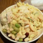 Guriru Hyakufuku - 混ざっていますがポテトサラダとマカロニサラダ（カレー味）豆類