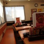 Yoshinoya - テーブル席。4人掛けです。