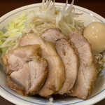 らーめん 陸 - 豚増らーめん（1,000円）＋味付玉子（100円）、野菜多め