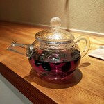 Housen - 豆茶、最初はきれいな薄紫