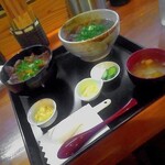 Oshoku Jidokoro Kazu - 肉肉丼㊧(¥700)
                        肉肉うどん㊨(¥850)