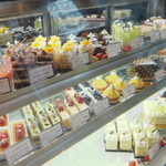 鮮やかなショーウィンドウ