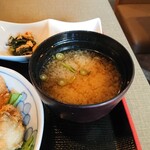 ミトラタカセ - 熱々のお味噌汁が美味しい。