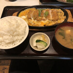 キッチンさん吉 - ①番のチキンカツ鉄板玉子とじ定食¥700