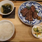 炙り牛たん 万 - 