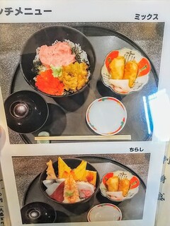 寿司割烹　海老寿司 - 何を食べても間違い無さそうですが右上の小鉢は何だろ？海老天？