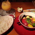 ３丁目のカレー屋さん  - 12.08.16 菜色カレー 中辛(1300円)