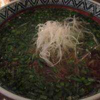 中国料亭 翠鳳 上野本店 - たっぷりニラ入りつゆそば