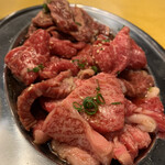 赤身肉とホルモン焼き コニクヤマ - 