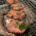 赤身肉とホルモン焼き コニクヤマ - 