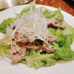 焼肉 スタミナ苑 - 本日のサラダ
      タンしゃぶサラダ