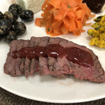 洋惣菜 亀洋 - 蝦夷鹿のロースト
                                ベリーソースは蝦夷鹿のために♡